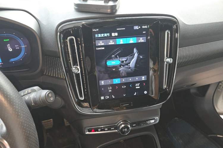 Used Volvo XC40 New Energy 2021 P8 Pure Electric All-Wheel Drive Smart Luxury Sport Edition Audio And AC Panel