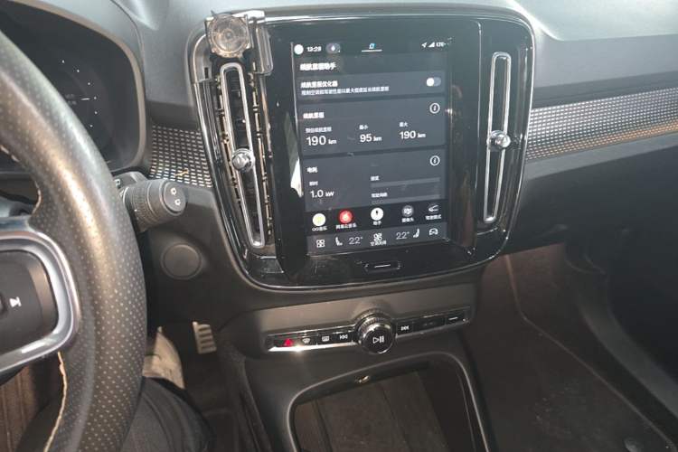 Used Volvo XC40 New Energy 2021 P8 Pure Electric All-Wheel Drive Smart Luxury Sport Edition Audio And AC Panel