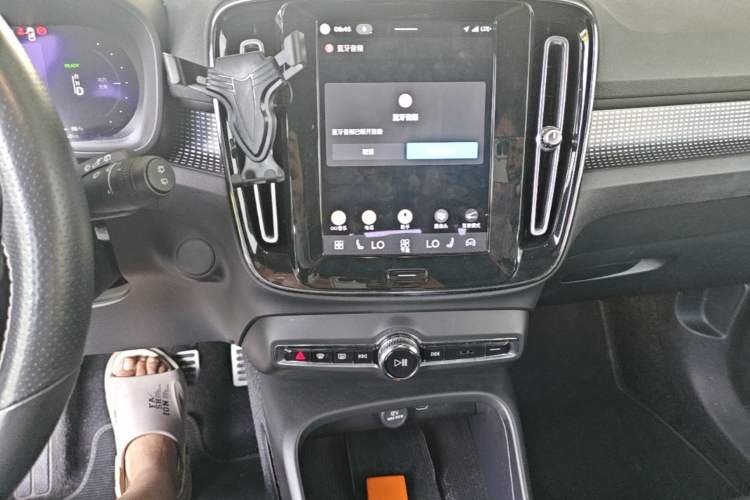 Used Volvo XC40 New Energy 2021 P8 Pure Electric All-Wheel Drive Smart Luxury Sport Edition Audio And AC Panel