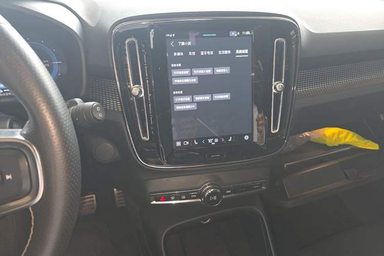 Used Volvo XC40 New Energy 2021 P8 Pure Electric All-Wheel Drive Smart Luxury Sport Edition Audio And AC Panel