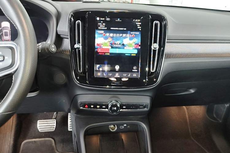 Used Volvo XC40 New Energy 2021 P8 Pure Electric All-Wheel Drive Smart Luxury Sport Edition Audio And AC Panel