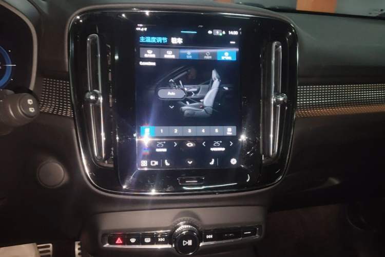 Used Volvo XC40 New Energy 2021 P8 Pure Electric All-Wheel Drive Smart Luxury Sport Edition Audio And AC Panel