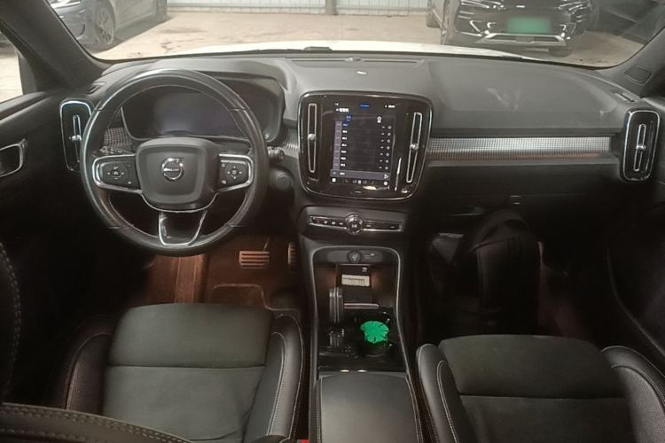 Used Volvo XC40 New Energy 2021 P8 Pure Electric All-Wheel Drive Smart Luxury Sport Edition Center Console