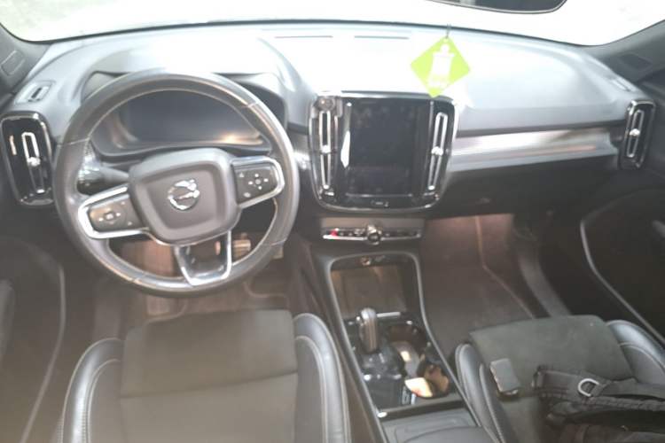 Used Volvo XC40 New Energy 2021 P8 Pure Electric All-Wheel Drive Smart Luxury Sport Edition Center Console