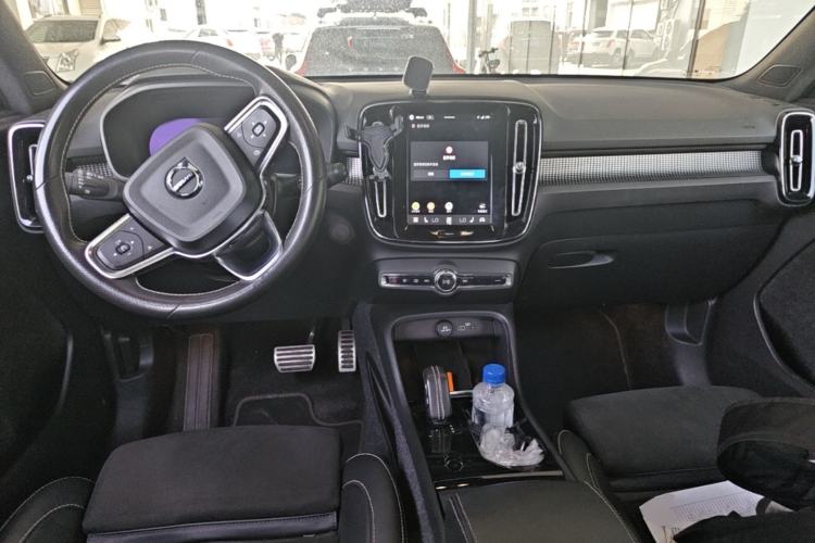 Used Volvo XC40 New Energy 2021 P8 Pure Electric All-Wheel Drive Smart Luxury Sport Edition Center Console
