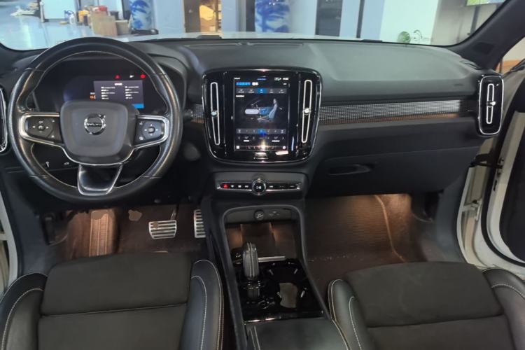 Used Volvo XC40 New Energy 2021 P8 Pure Electric All-Wheel Drive Smart Luxury Sport Edition Center Console
