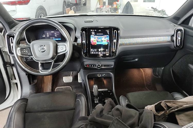 Used Volvo XC40 New Energy 2021 P8 Pure Electric All-Wheel Drive Smart Luxury Sport Edition Center Console
