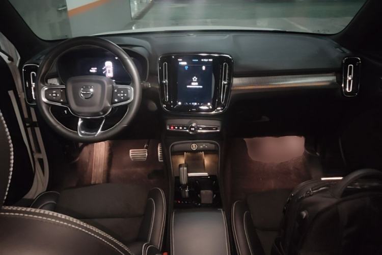 Used Volvo XC40 New Energy 2021 P8 Pure Electric All-Wheel Drive Smart Luxury Sport Edition Center Console