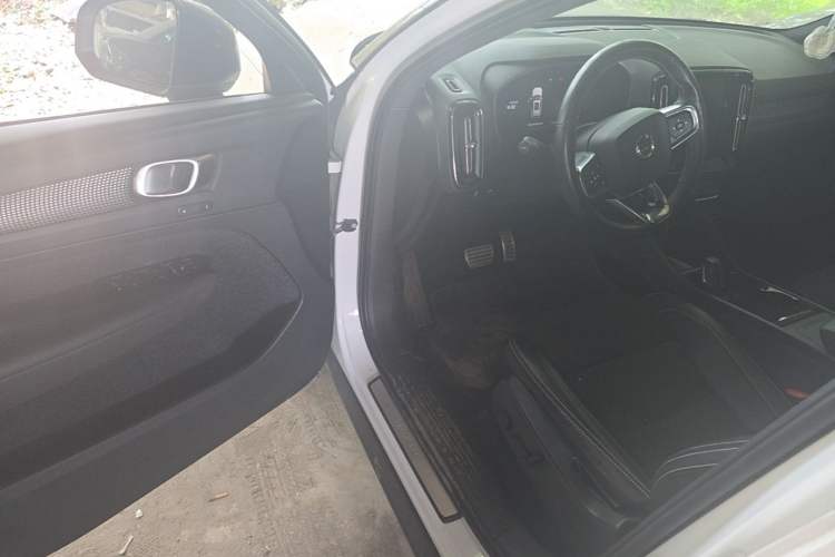Used Volvo XC40 New Energy 2021 P8 Pure Electric All-Wheel Drive Smart Luxury Sport Edition Driver Seat