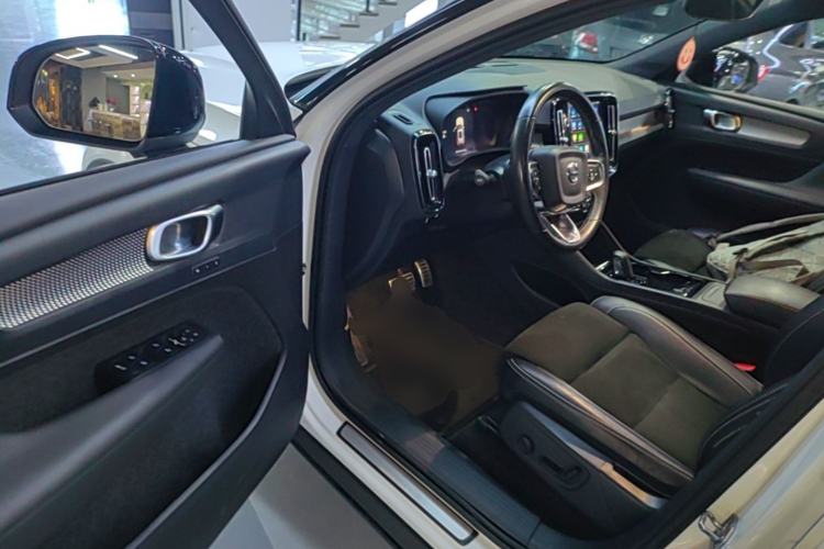 Used Volvo XC40 New Energy 2021 P8 Pure Electric All-Wheel Drive Smart Luxury Sport Edition Driver Seat