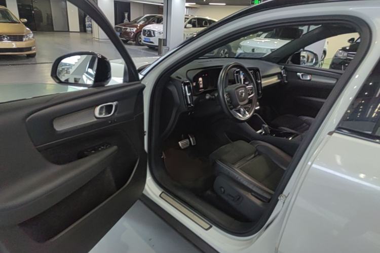 Used Volvo XC40 New Energy 2021 P8 Pure Electric All-Wheel Drive Smart Luxury Sport Edition Driver Seat