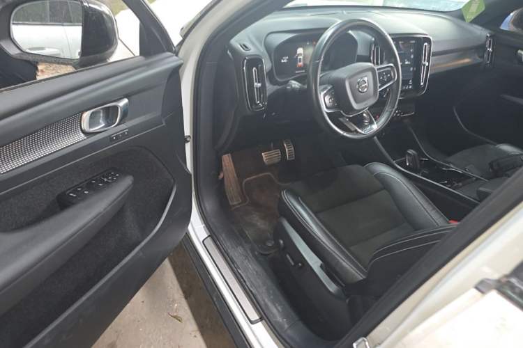 Used Volvo XC40 New Energy 2021 P8 Pure Electric All-Wheel Drive Smart Luxury Sport Edition Driver Seat