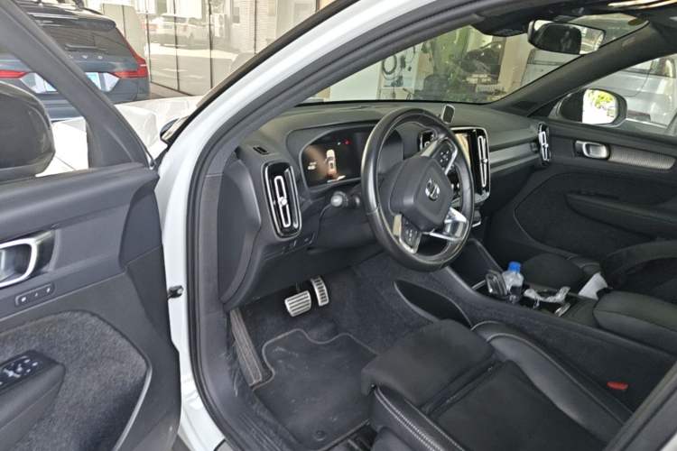 Used Volvo XC40 New Energy 2021 P8 Pure Electric All-Wheel Drive Smart Luxury Sport Edition Driver Seat