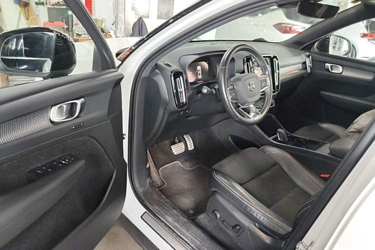 Used Volvo XC40 New Energy 2021 P8 Pure Electric All-Wheel Drive Smart Luxury Sport Edition Driver Seat