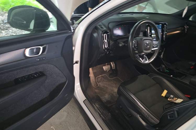 Used Volvo XC40 New Energy 2021 P8 Pure Electric All-Wheel Drive Smart Luxury Sport Edition Driver Seat