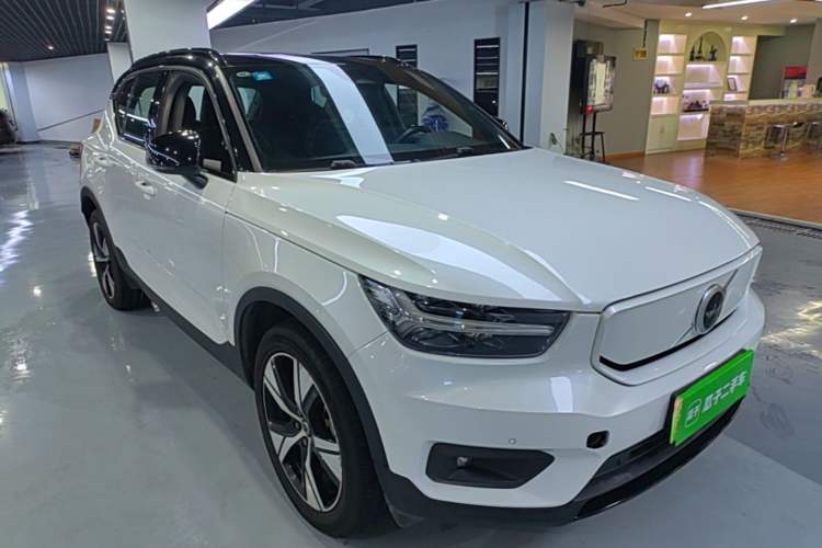 Used Volvo XC40 New Energy 2021 P8 Pure Electric All-Wheel Drive Smart Luxury Sport Edition Front Right 45 Deg
