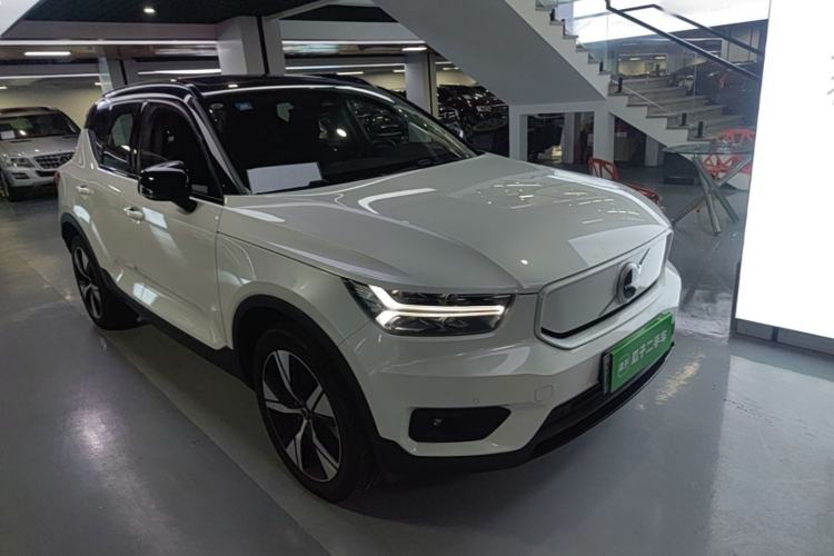 Used Volvo XC40 New Energy 2021 P8 Pure Electric All-Wheel Drive Smart Luxury Sport Edition Front Right 45 Deg