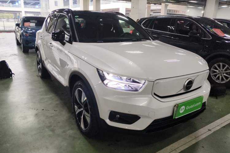 Used Volvo XC40 New Energy 2021 P8 Pure Electric All-Wheel Drive Smart Luxury Sport Edition Front Right 45 Deg