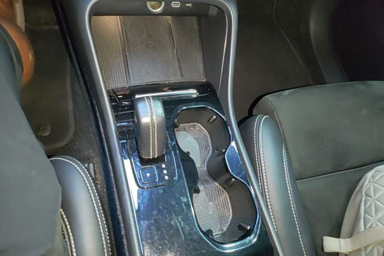 Used Volvo XC40 New Energy 2021 P8 Pure Electric All-Wheel Drive Smart Luxury Sport Edition Gear Lever