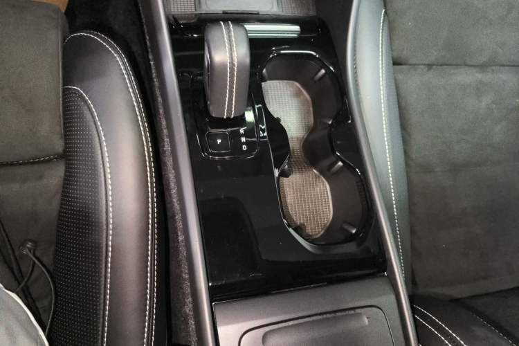 Used Volvo XC40 New Energy 2021 P8 Pure Electric All-Wheel Drive Smart Luxury Sport Edition Gear Lever