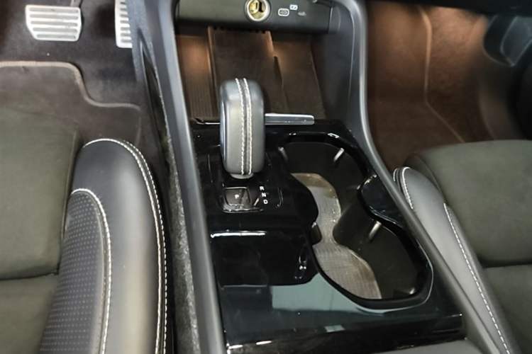 Used Volvo XC40 New Energy 2021 P8 Pure Electric All-Wheel Drive Smart Luxury Sport Edition Gear Lever