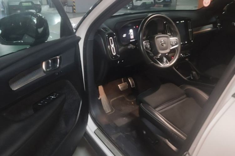 Used Volvo XC40 New Energy 2021 P8 Pure Electric All-Wheel Drive Smart Luxury Sport Edition Interior 3