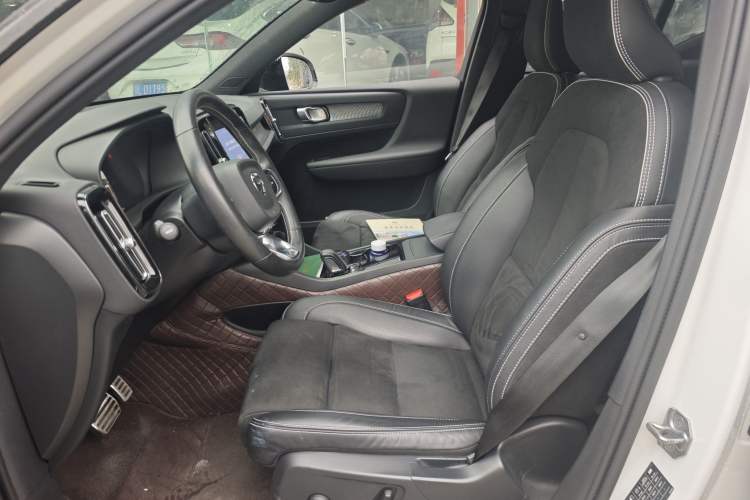 Used Volvo XC40 New Energy 2021 P8 Pure Electric All-Wheel Drive Smart Luxury Sport Edition Interior 3