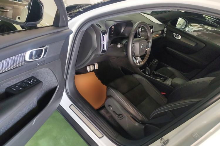 Used Volvo XC40 New Energy 2021 P8 Pure Electric All-Wheel Drive Smart Luxury Sport Edition Interior 3