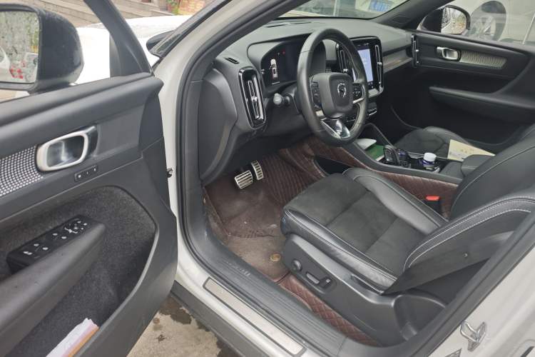Used Volvo XC40 New Energy 2021 P8 Pure Electric All-Wheel Drive Smart Luxury Sport Edition Interior 4