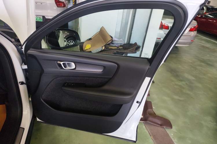 Used Volvo XC40 New Energy 2021 P8 Pure Electric All-Wheel Drive Smart Luxury Sport Edition Interior 5