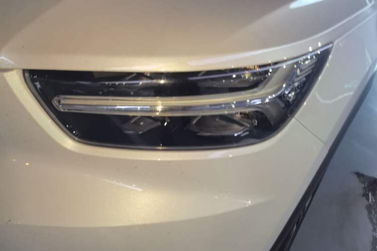 Used Volvo XC40 New Energy 2021 P8 Pure Electric All-Wheel Drive Smart Luxury Sport Edition Left Front Headlight