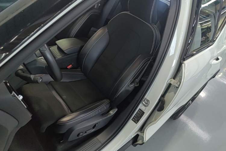 Used Volvo XC40 New Energy 2021 P8 Pure Electric All-Wheel Drive Smart Luxury Sport Edition Left Front Seat