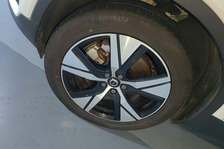Used Volvo XC40 New Energy 2021 P8 Pure Electric All-Wheel Drive Smart Luxury Sport Edition Left Front Wheel Hub