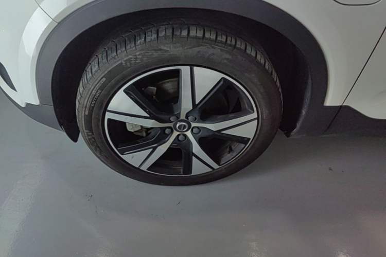 Used Volvo XC40 New Energy 2021 P8 Pure Electric All-Wheel Drive Smart Luxury Sport Edition Left Front Wheel Hub