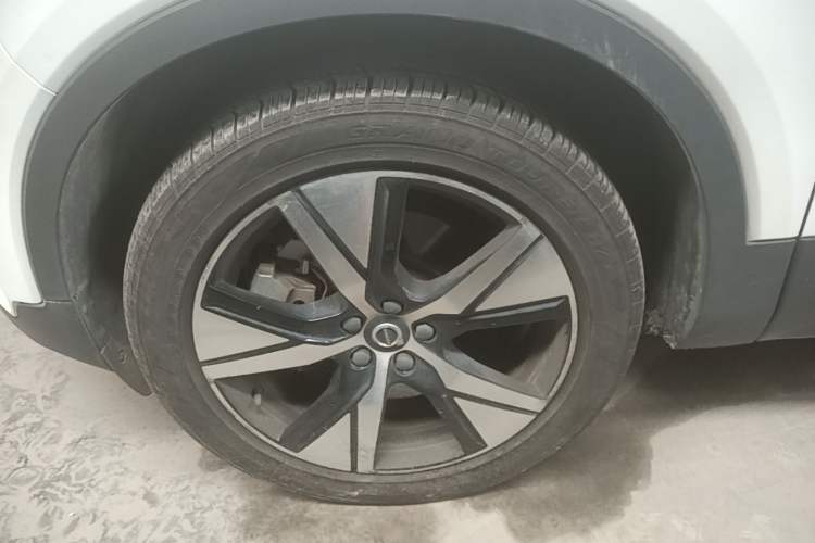 Used Volvo XC40 New Energy 2021 P8 Pure Electric All-Wheel Drive Smart Luxury Sport Edition Left Front Wheel Hub