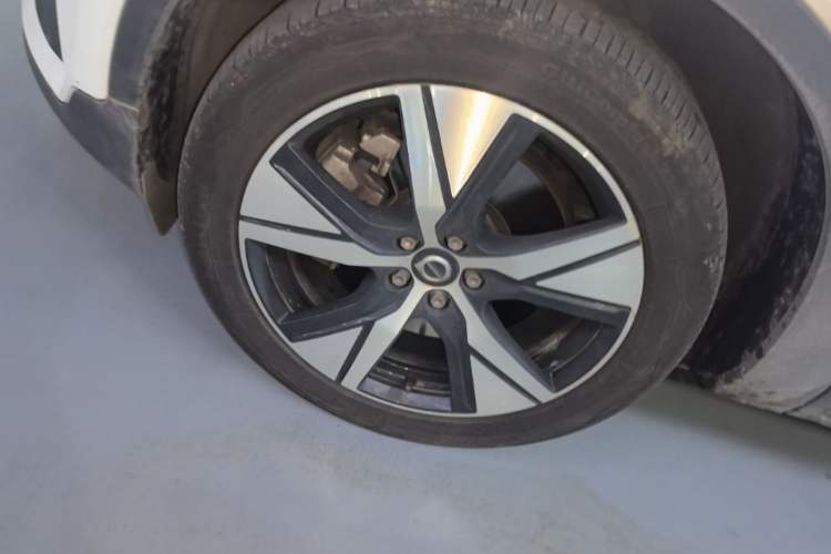 Used Volvo XC40 New Energy 2021 P8 Pure Electric All-Wheel Drive Smart Luxury Sport Edition Left Front Wheel Hub