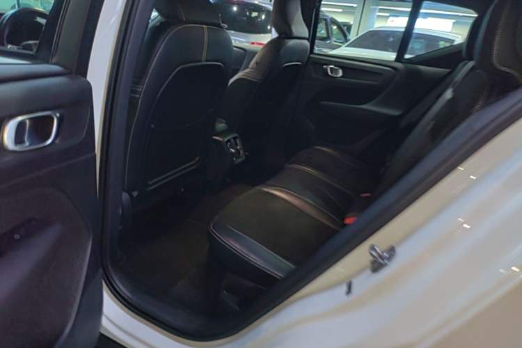 Used Volvo XC40 New Energy 2021 P8 Pure Electric All-Wheel Drive Smart Luxury Sport Edition Left Rear Seat
