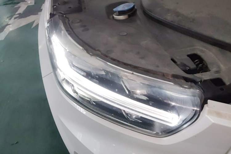 Used Volvo XC40 New Energy 2021 P8 Pure Electric All-Wheel Drive Smart Luxury Sport Edition Right Front Headlight
