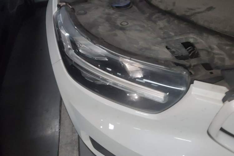 Used Volvo XC40 New Energy 2021 P8 Pure Electric All-Wheel Drive Smart Luxury Sport Edition Right Front Headlight