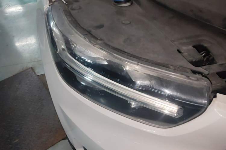 Used Volvo XC40 New Energy 2021 P8 Pure Electric All-Wheel Drive Smart Luxury Sport Edition Right Front Headlight