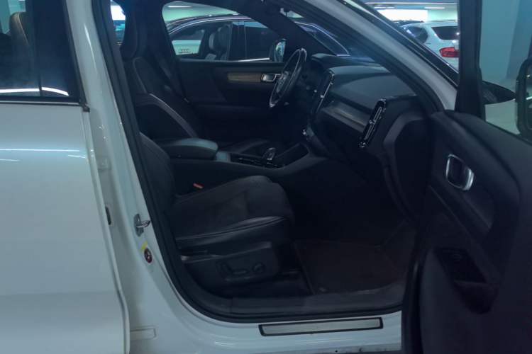 Used Volvo XC40 New Energy 2021 P8 Pure Electric All-Wheel Drive Smart Luxury Sport Edition Right Front Seat