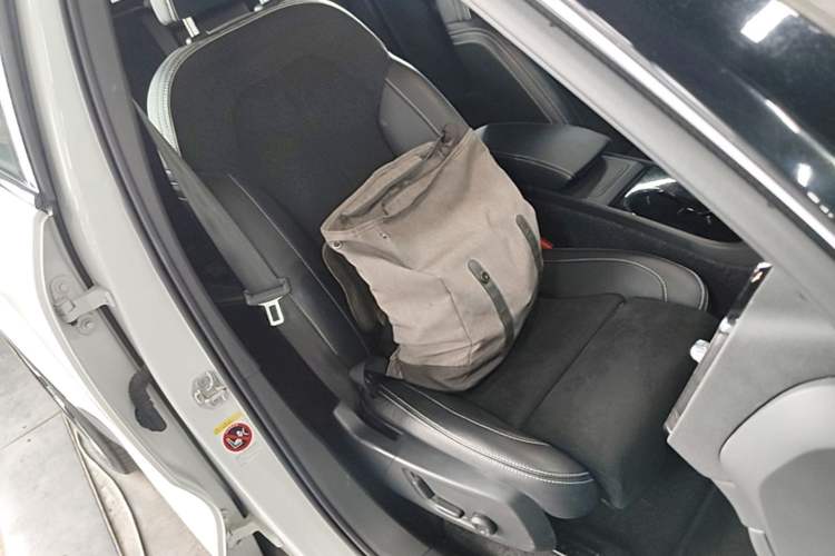 Used Volvo XC40 New Energy 2021 P8 Pure Electric All-Wheel Drive Smart Luxury Sport Edition Right Front Seat