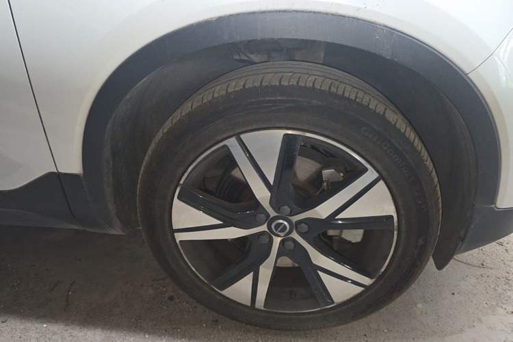 Used Volvo XC40 New Energy 2021 P8 Pure Electric All-Wheel Drive Smart Luxury Sport Edition Right Front Wheel Hub