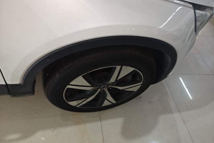Used Volvo XC40 New Energy 2021 P8 Pure Electric All-Wheel Drive Smart Luxury Sport Edition Right Front Wheel Hub
