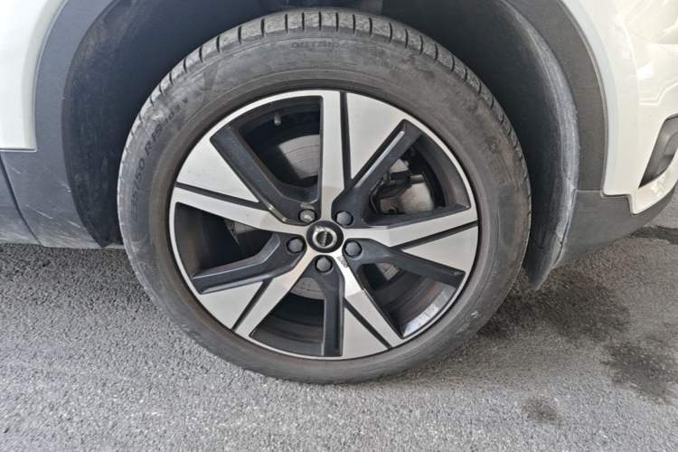 Used Volvo XC40 New Energy 2021 P8 Pure Electric All-Wheel Drive Smart Luxury Sport Edition Right Front Wheel Hub