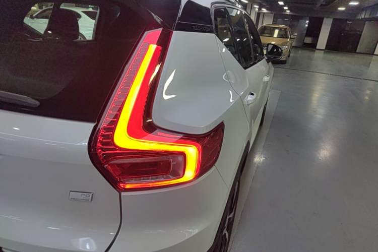 Used Volvo XC40 New Energy 2021 P8 Pure Electric All-Wheel Drive Smart Luxury Sport Edition Right Rear Taillight