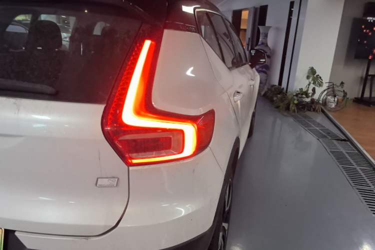 Used Volvo XC40 New Energy 2021 P8 Pure Electric All-Wheel Drive Smart Luxury Sport Edition Right Rear Taillight