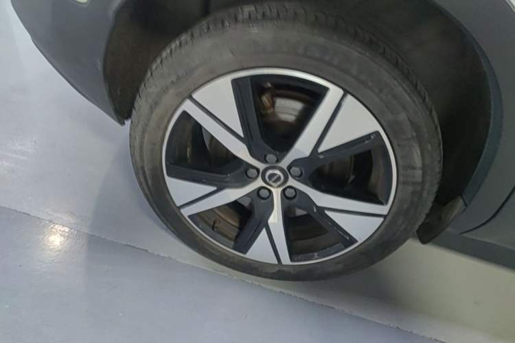 Used Volvo XC40 New Energy 2021 P8 Pure Electric All-Wheel Drive Smart Luxury Sport Edition Right Rear Wheel Hub