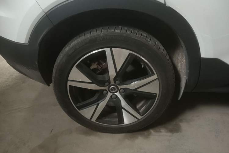 Used Volvo XC40 New Energy 2021 P8 Pure Electric All-Wheel Drive Smart Luxury Sport Edition Right Rear Wheel Hub
