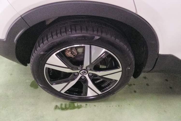 Used Volvo XC40 New Energy 2021 P8 Pure Electric All-Wheel Drive Smart Luxury Sport Edition Right Rear Wheel Hub